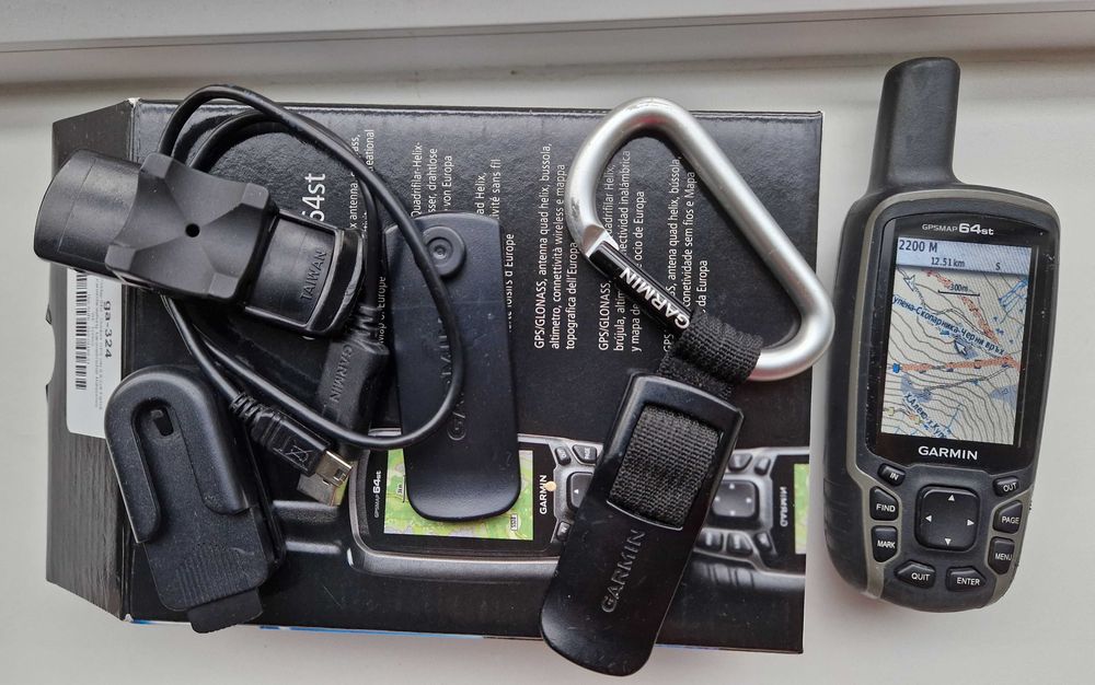 Туристическа навигация GARMIN 64st - пълен комплект