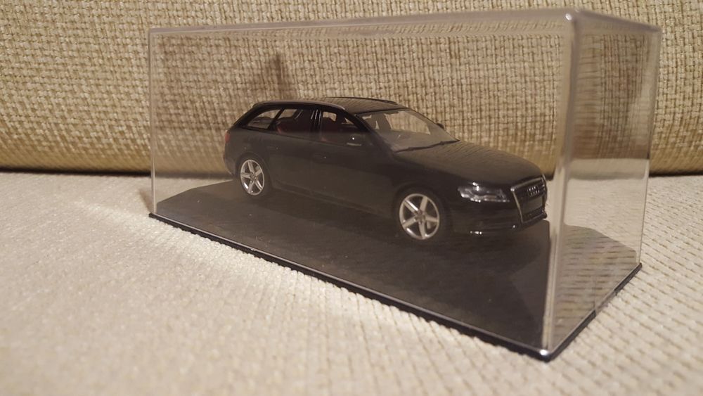 Колекционерски модел Minichamps Audi B8 Avant 1:43 1/768бр.