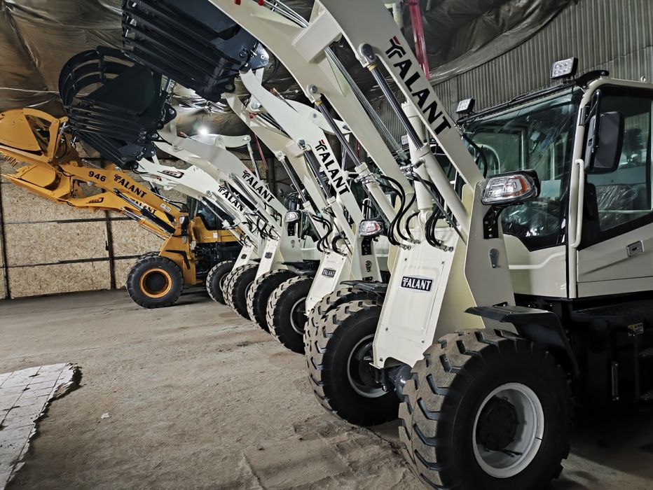 В продаже фронтальные погрузчики