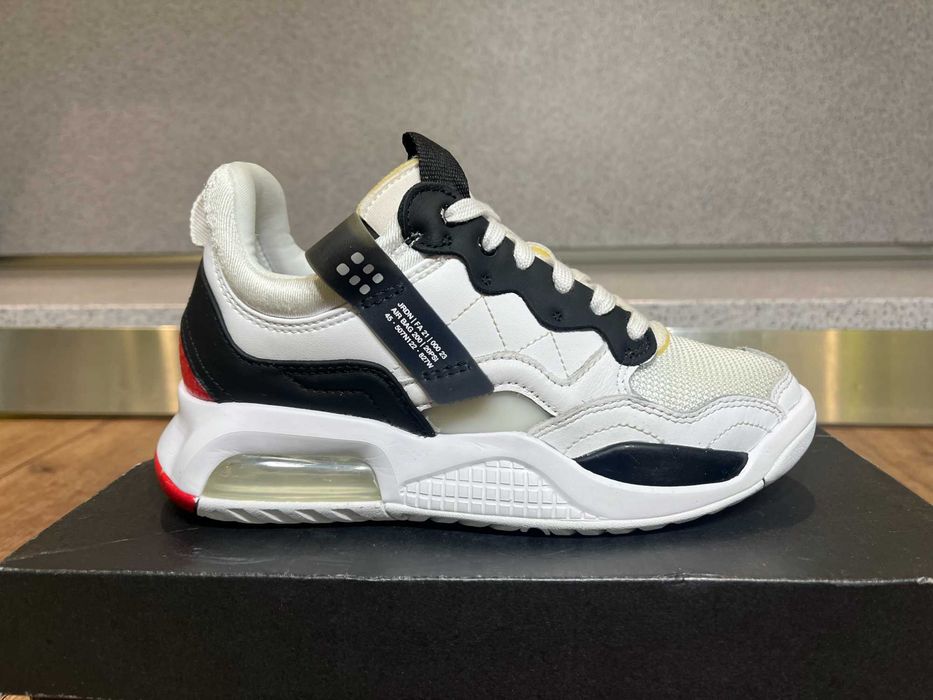ОРИГИНАЛНИ *** Nike Air Jordan MA2 'Light Smoke Grey University Red'