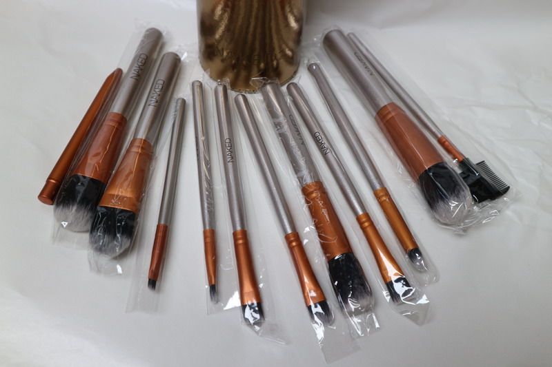 Set 12 pensule make-up Naked2 Urban Decay - calitate top