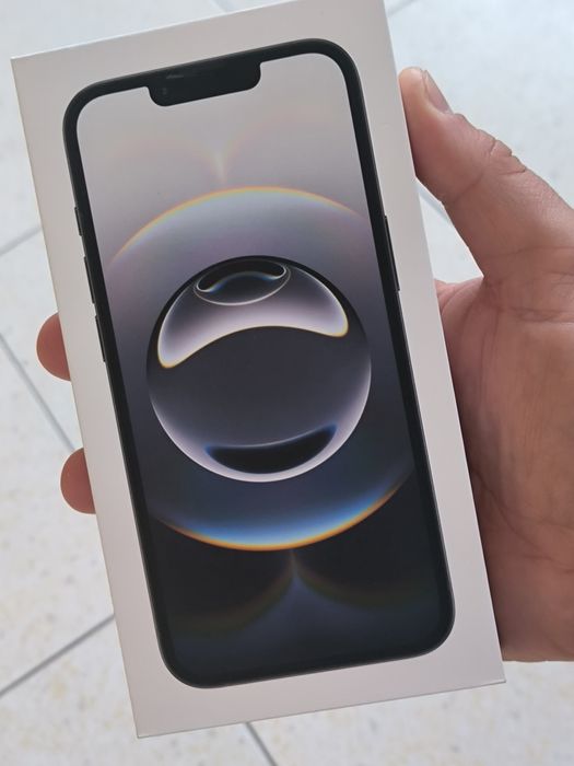 Продавам Iphone 16e ЧИСТО НОВ