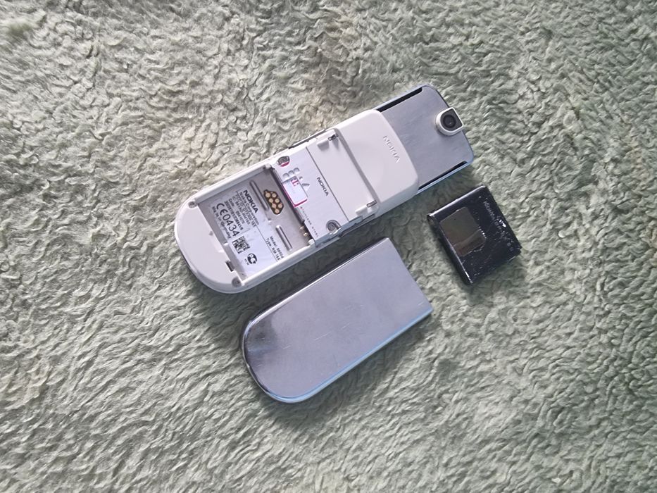 Vând Nokia 8800 Sirocco Silver