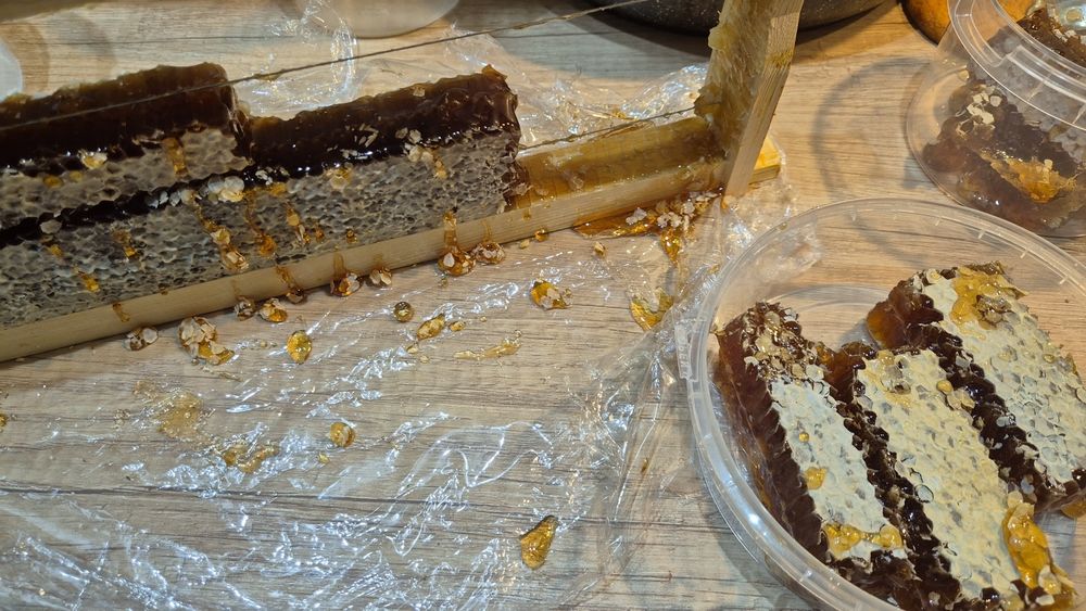 Продам мёд в сотах