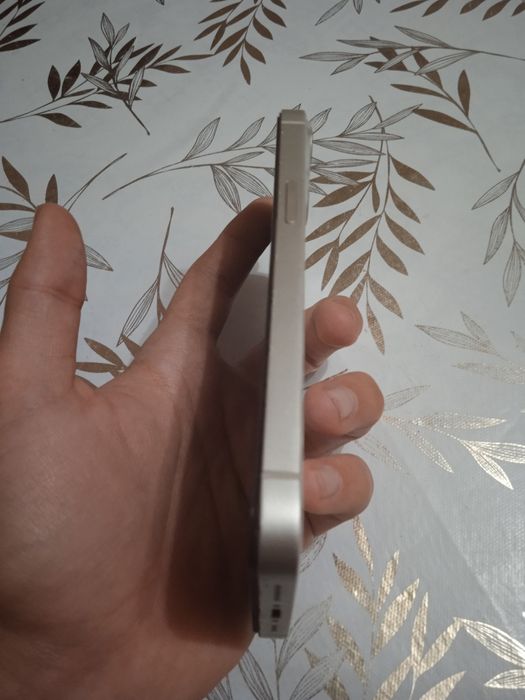 Продам Iphone 13-128