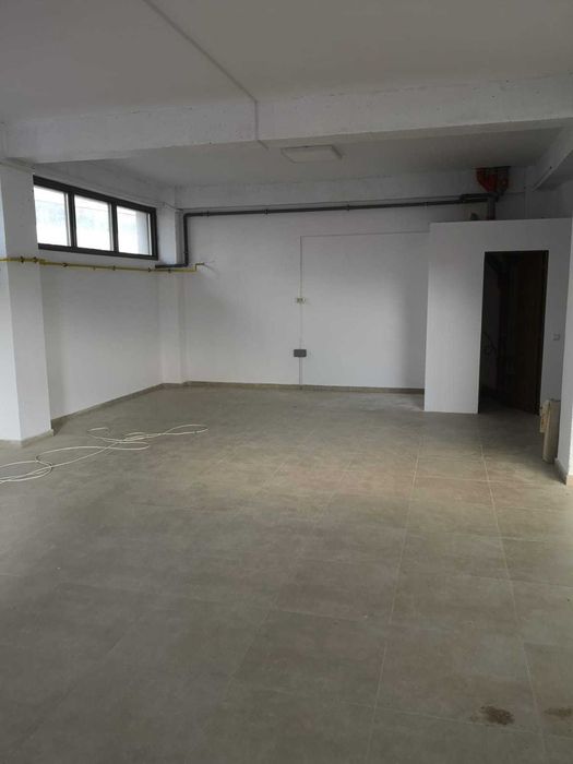 Vand Spațiu Comercial parter bloc