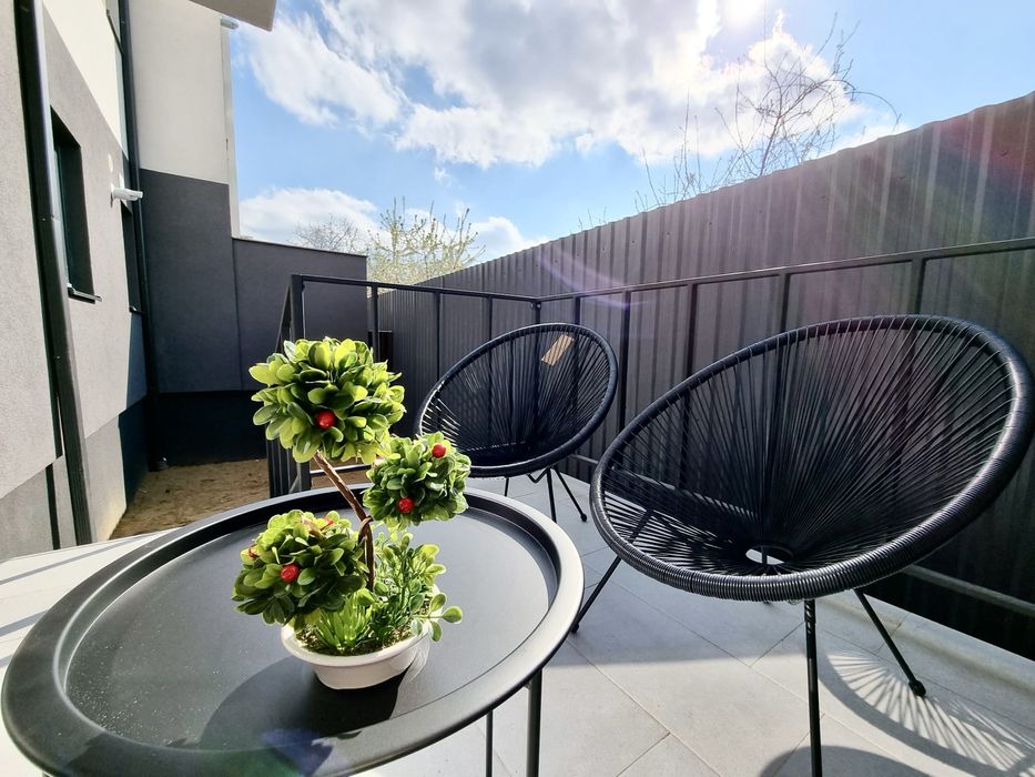 Inchiriez studio ZONA CENTRALA, bloc nou, gradina privata