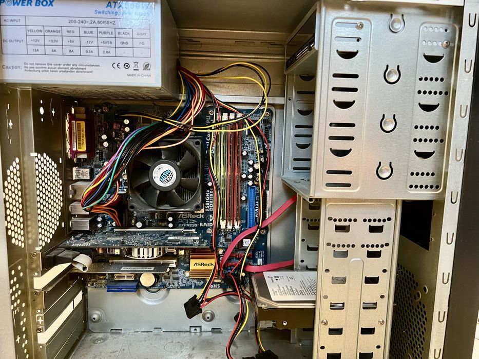 Стари компютър и компютърни части