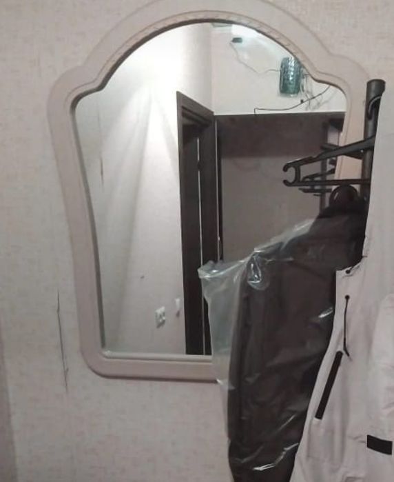 Продаётся комод с зеркалом