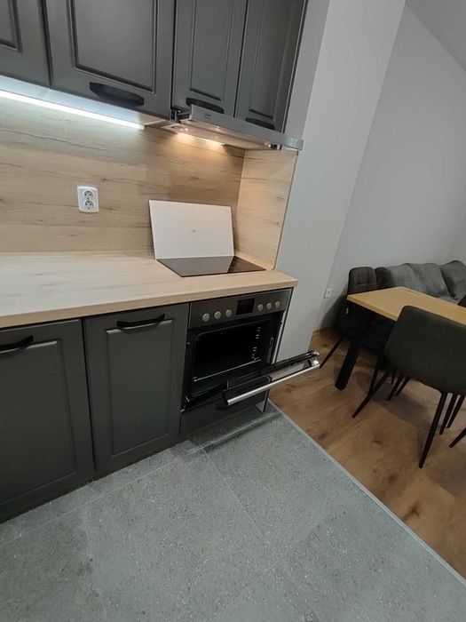 Под наем обзаведен апартамент  с паркомясто в квартал Трошево