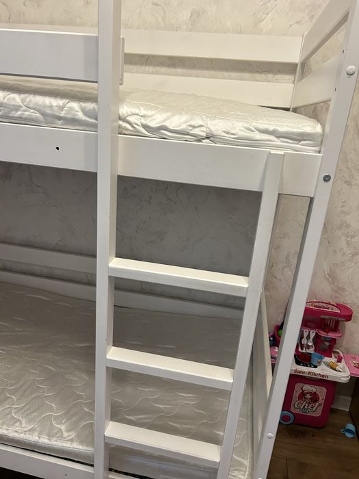 Двухъярусная кровать