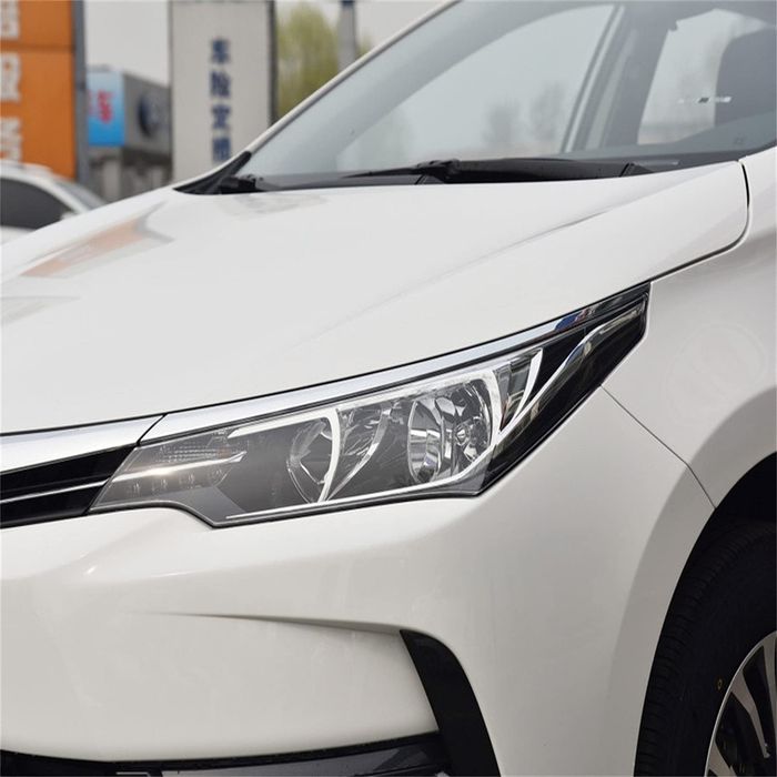 Стекла фар Tayota carolla 16-18г.