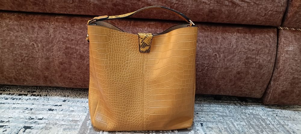 Женская сумка, яркая