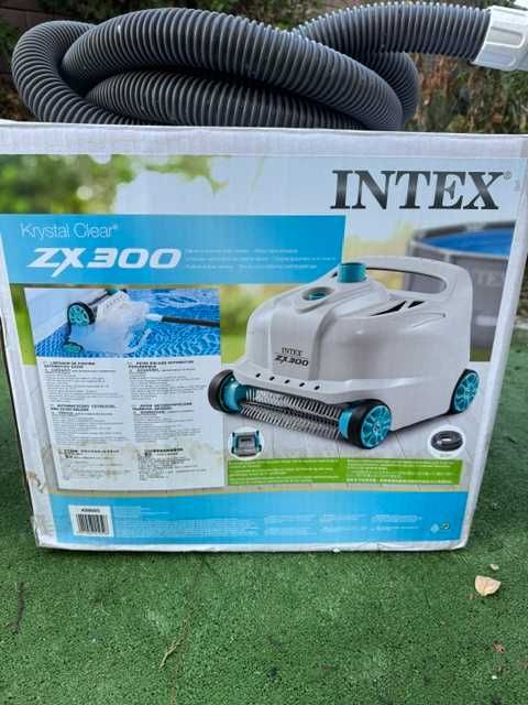 Robot curatat piscina fara fir