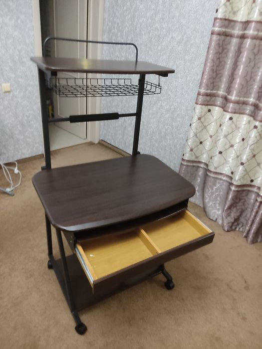 Стол для компьютера