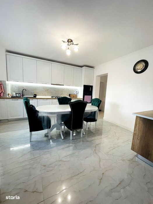 Casă de vânzare – 6 camere P+M, Haieu