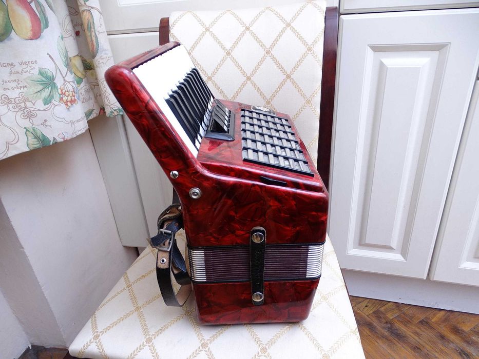 Акордеон Велтмайстер Стела 40 баса