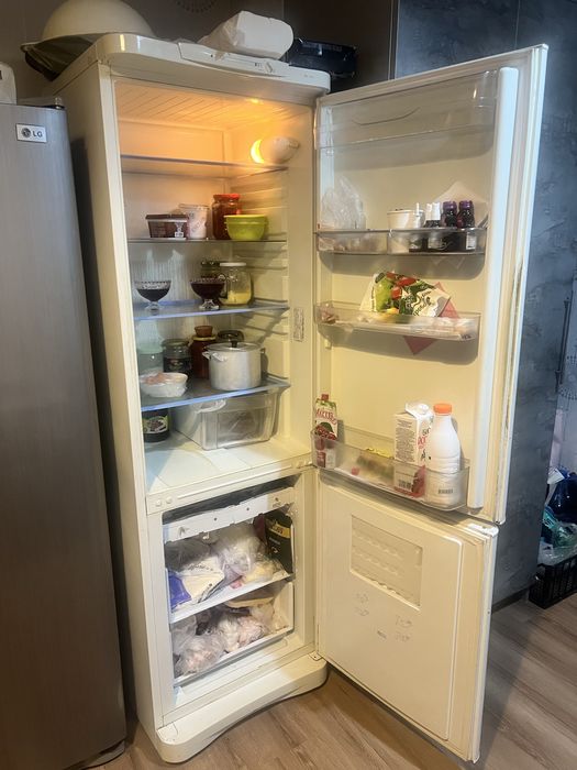 Продам два холодильника