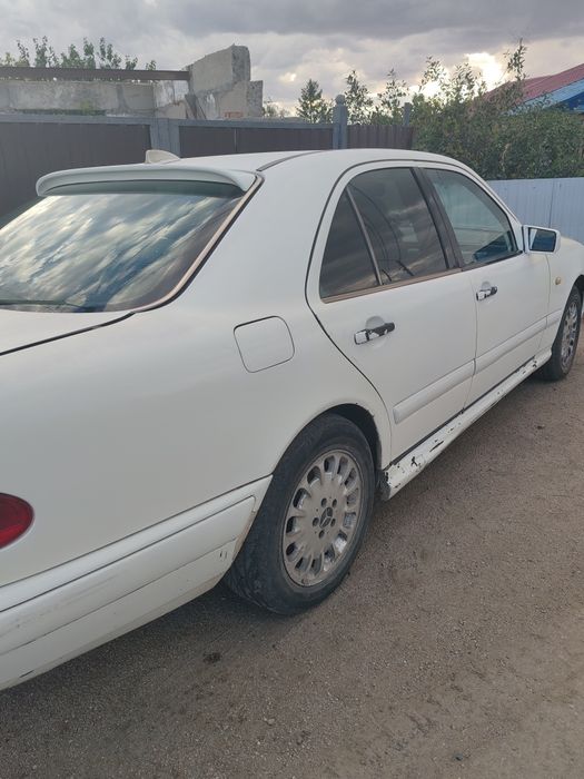 Продам Мерседес 210