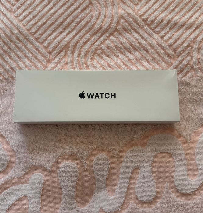 Чисто Нов Apple Watch SE2 44 mm Черен