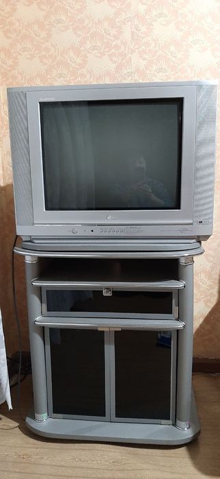 Телевизор с тумбой