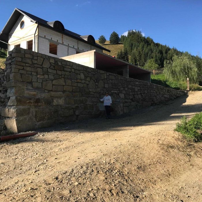 Vând casă în Moldovița