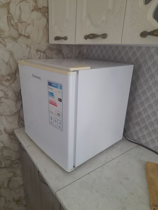 Продаётся мини холодильник.