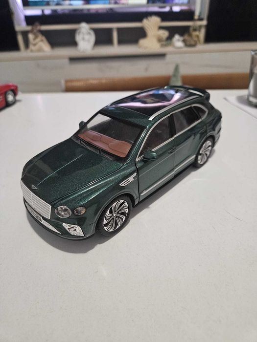 Macheta Bentley Bentayga , scara 1 : 24