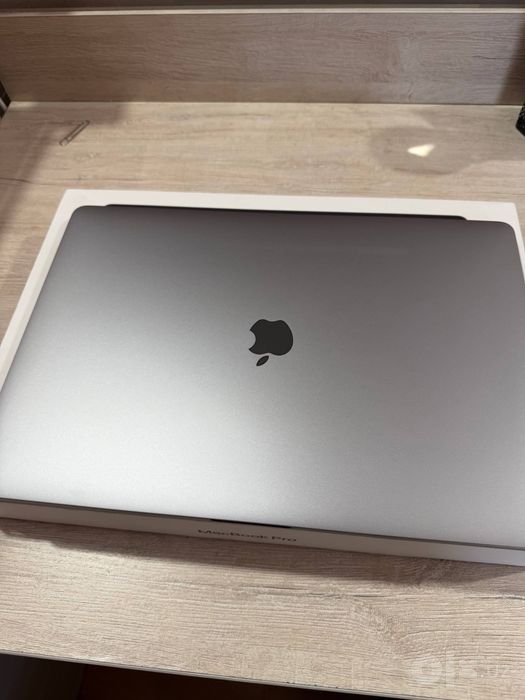 Macbook Pro 16* sotiladi