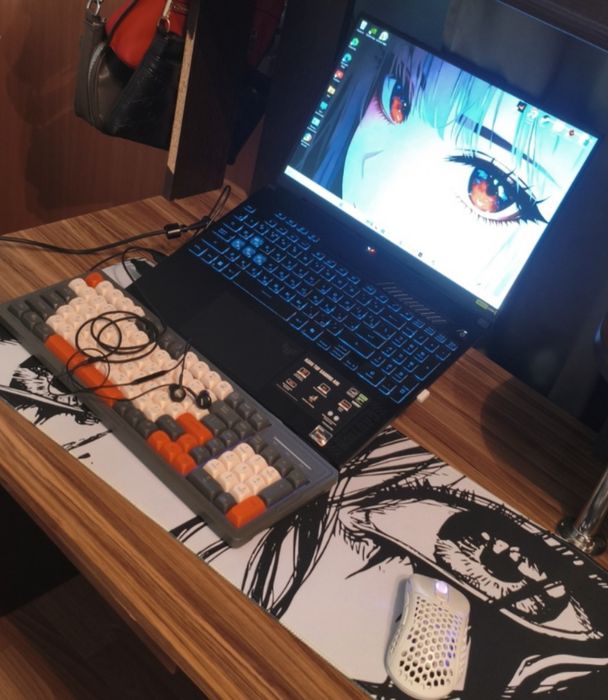 Ноутбук игровой продам новый месяца нету