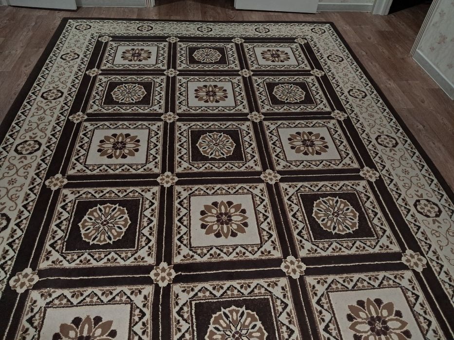 Продам ковёр 2.5*3.5