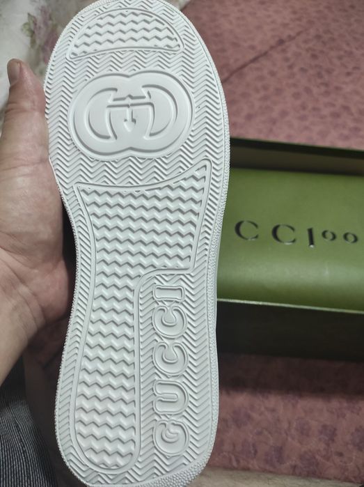 Крассовки от бренда GUCCI