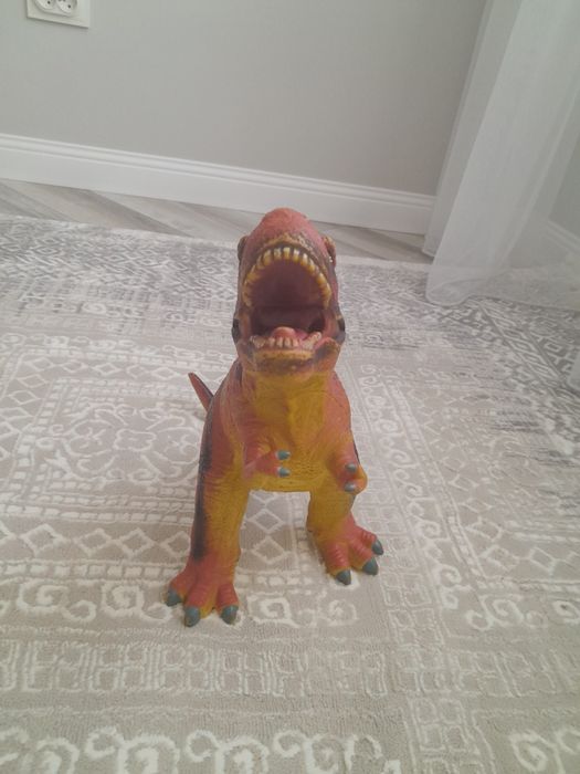 Динозавр и дракон