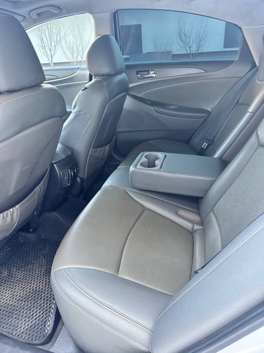 Srochna !!!Hyundai sonata juda yahshi xolatda 2010yil probeg80000