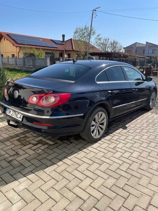 Vând Volkswagen Passat CC, an 2011, culoare neagră, cutie automată DSG, mașină elegantă și confortabilă,