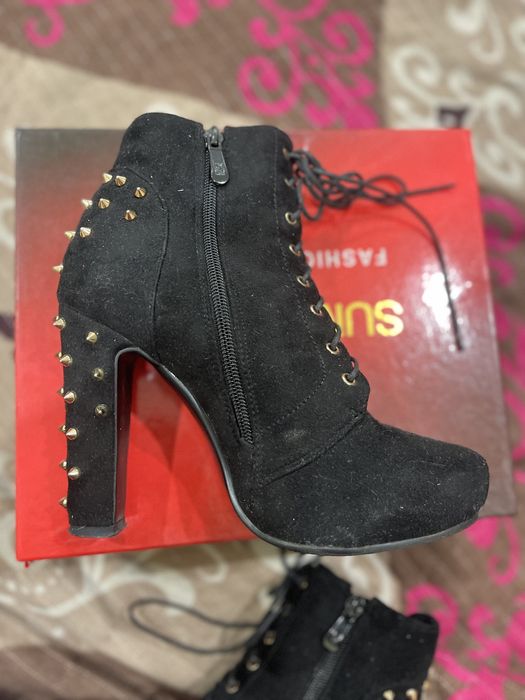 Женская обувь на каблуке