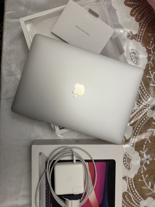 Macbook pro m2(2022), 8/256gb