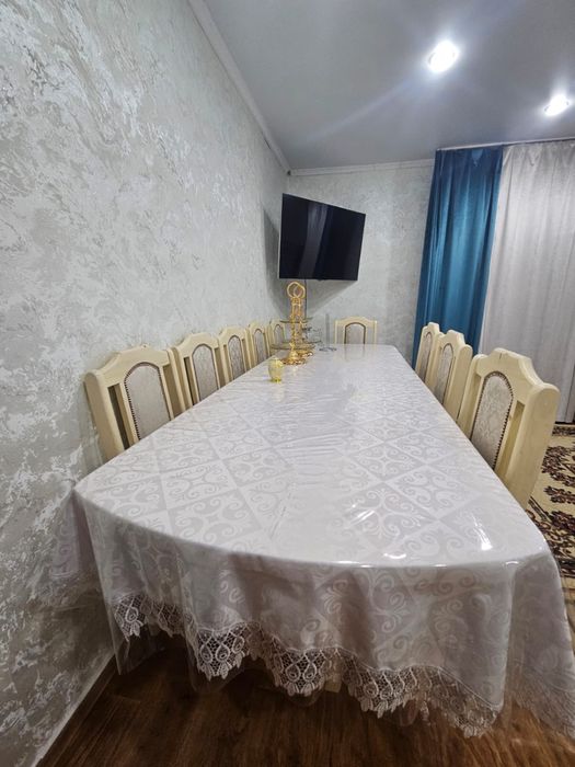 Продается стол со стульями