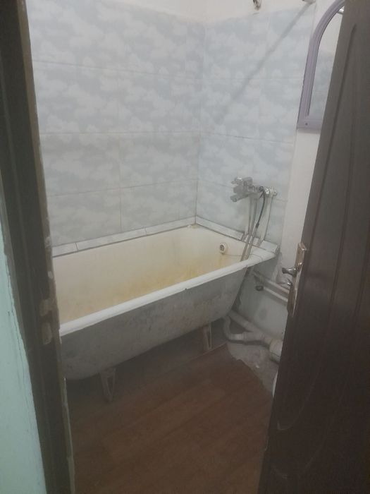 Чирчик ш. Троицк Физкултурный инс кирпичный дом 4-этаж 1х 35 м²