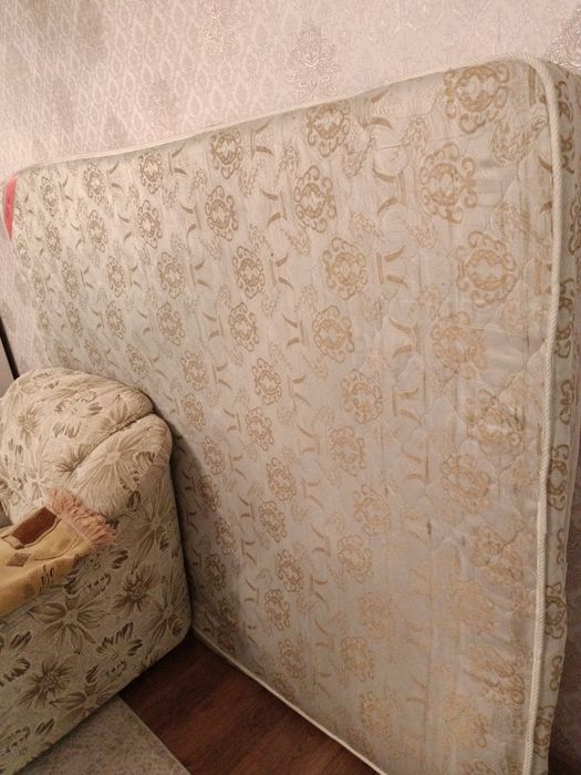 Отдам бесплатно матрас