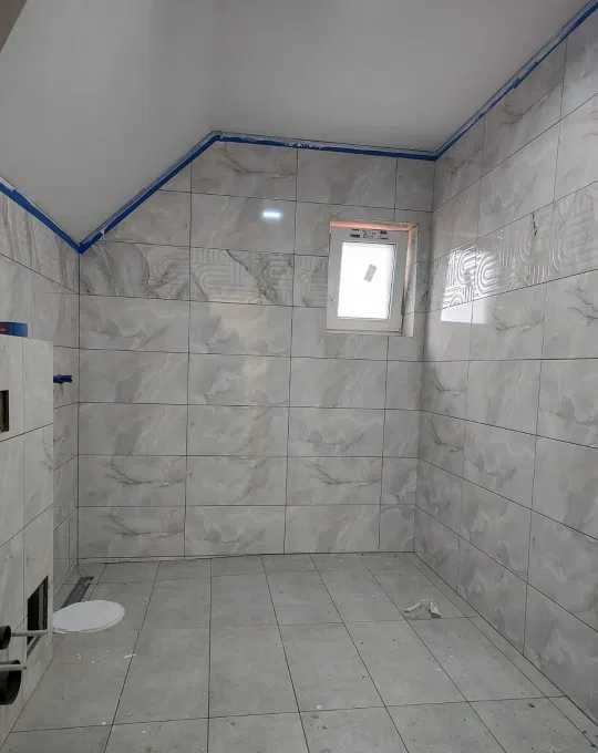 Casă Jucu de Sus, P+E, 160 mp utili, 1100 mp teren, 4 dormitoare, 4 băi, apă, trifazic, gaz, canalizare, încălz. pardoseală, internet, suprav. video