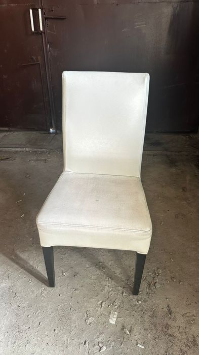 Стулья продам черные/белые