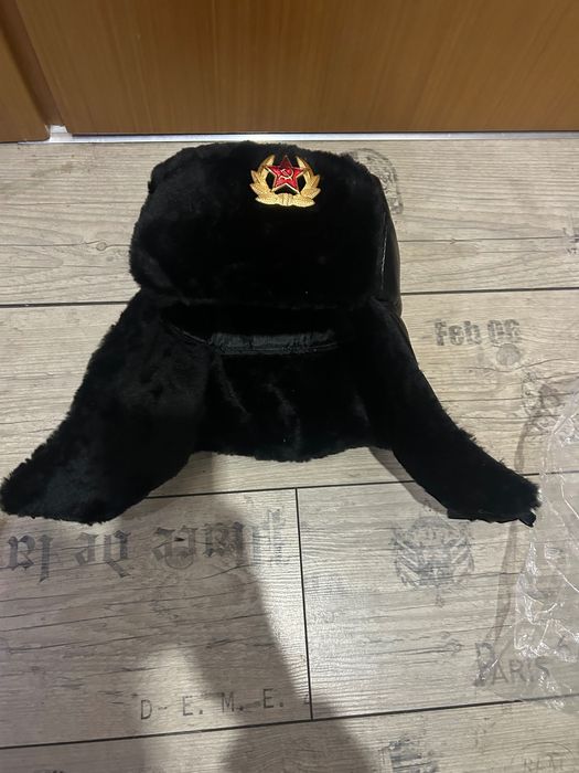 Съветска ушанка с герб
