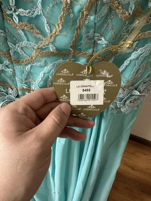 Продается вечернее платье новое. Размер 46