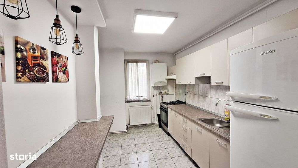 Centrul Civic, aproape de AFI, 3 camere mobilate, 160000 euro