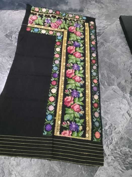 Vand haine traditionale de peste 70 de ani!