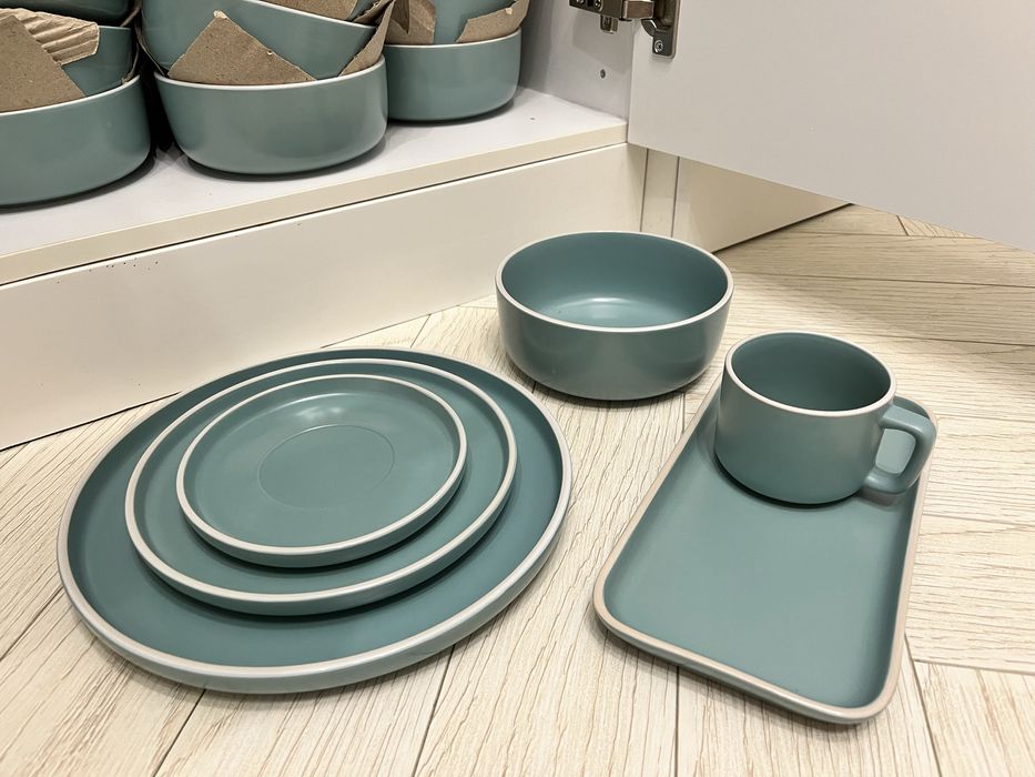 Продам набор посуды .