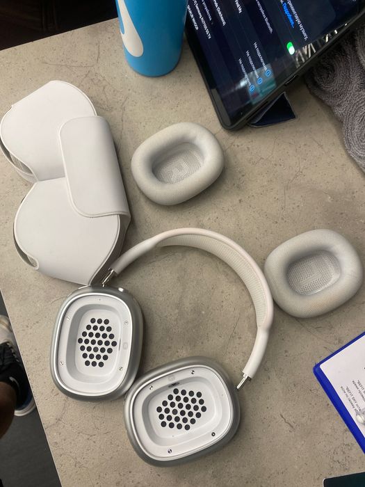 AirPods Max наушники