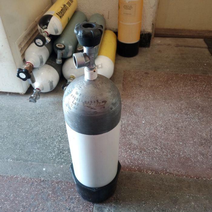 Продавам желязна бутилка - 1 брой - 5L - 200 BAR - АТМОСФЕРИ работно налягане
