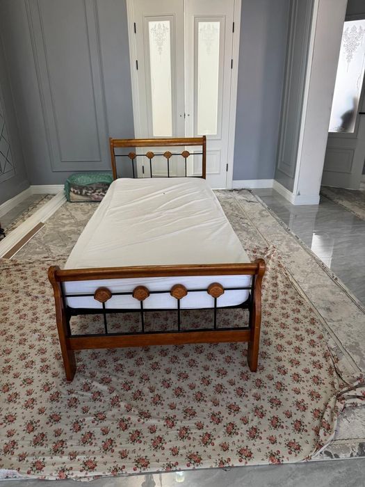 Дерево метал крават